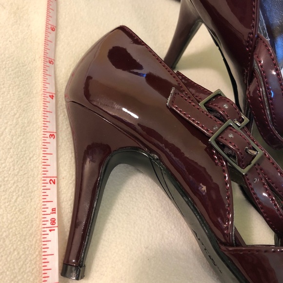 Apt. 9 burgundy heels size 6. - Picture 3 of 6